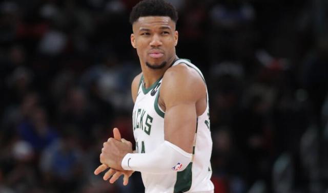 星空体育app下载-雄鹿喜忧参半！豪取12连胜 字母哥却手腕受伤