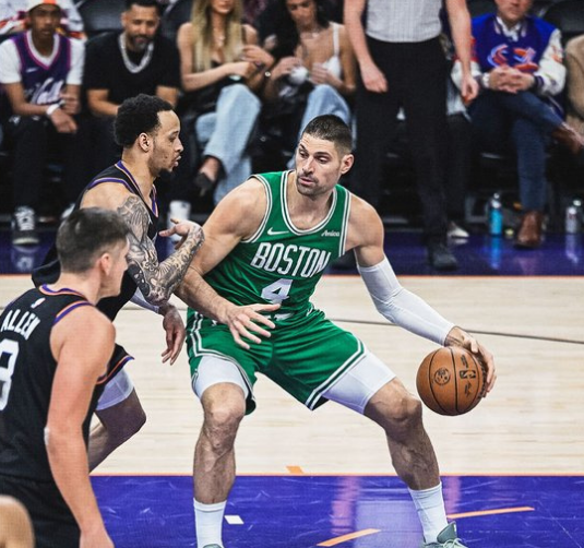 星空体育app官方下载-巩固东部第二！绿军逆转大胜太阳 怀特22+8+8格林18中5